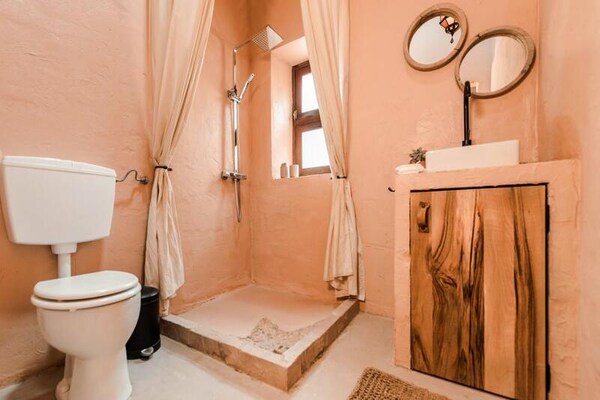 Ziggurat Suite: Romantisch eco-verblijf met sauna & uitzicht bij Aljezur - thumbnail 5