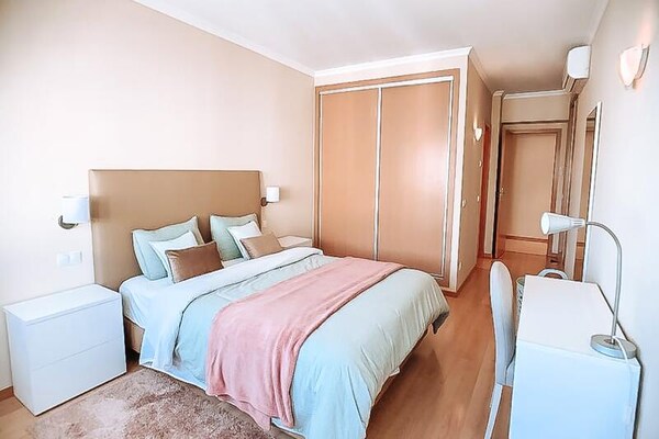 Licht appartement met 3 slaapkamers, 7 minuten van de Oura Strip in Albufeira - thumbnail 2