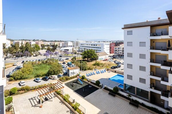 Licht appartement in Lagos met zwembad, fitness en uitzicht op Monchique - thumbnail 3
