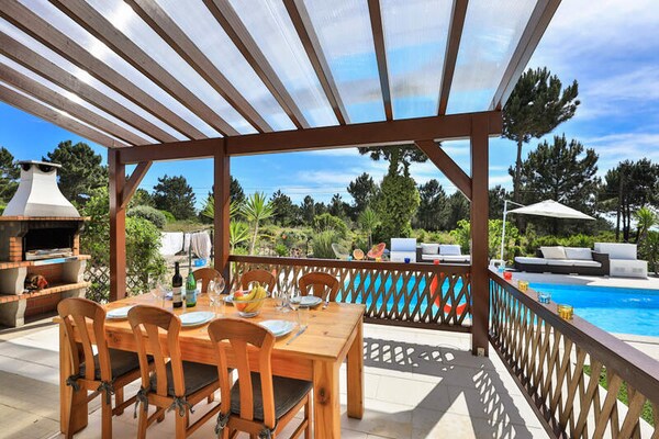 Casa May: Ruim appartement voor 10 in Aljezur met tuin, vlakbij strand - thumbnail 6