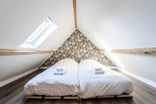 Luxe loft in hartje Zandvoort, 10 min van strand en zee - thumbnail 4