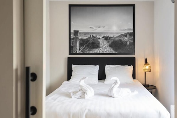 The Beach & Town Suite: stijlvol appartement op 150 meter van het strand - thumbnail 5