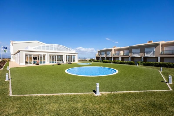 Casa Malhotra: Luxe appartement met golfbaanuitzicht in Boa Vista Resort, Lagos - thumbnail 4