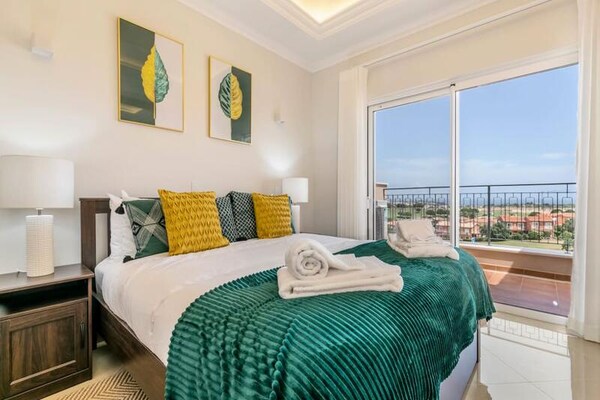 Casa Makin: Luxe appartement met zeezicht op Boa Vista Golf Resort in Lagos - thumbnail 4
