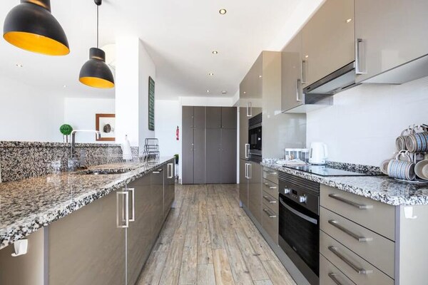 Appartement aan zee in Armação de Pêra met panoramisch oceaanzicht - thumbnail 4