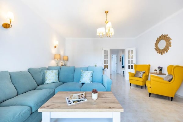 Stylish Seashore Apartment: Modern verblijf in hartje Lagos - thumbnail 3