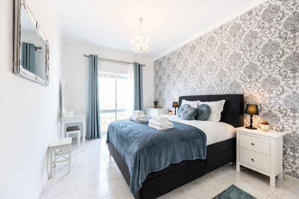 Stylish Seashore Apartment: Modern verblijf in hartje Lagos - thumbnail 5