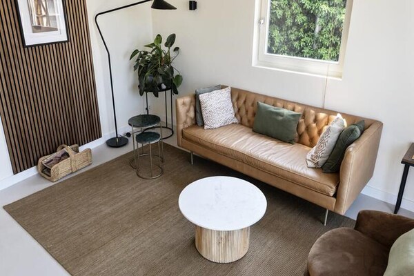 The Modern Burrow: stijlvol vierlaags appartement in hartje Zandvoort - thumbnail 4