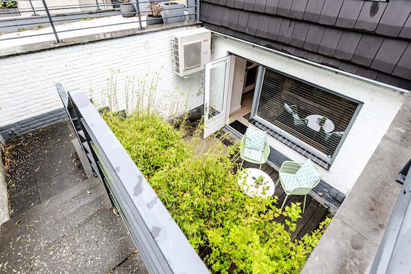 Summer House: Knus souterrain in hartje Zandvoort, 250m van zee - thumbnail 2