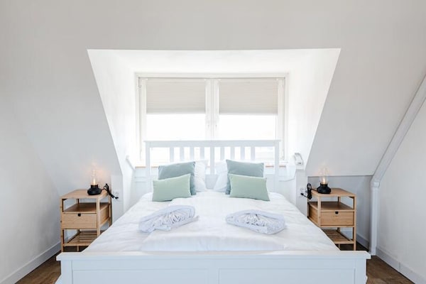 Albatros Aan Zee: Intiem strandappartement voor 2 in hartje Zandvoort - thumbnail 3