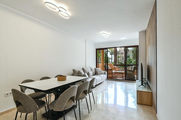 Luxe appartement aan het strand met privéstrand in Estepona - thumbnail 2