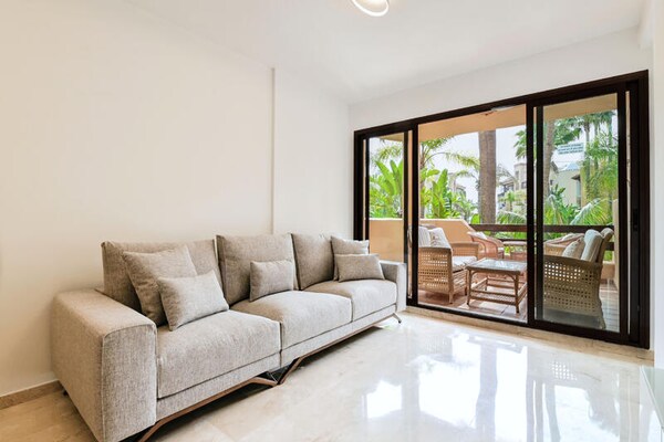 Luxe appartement aan het strand met privéstrand in Estepona - thumbnail 4