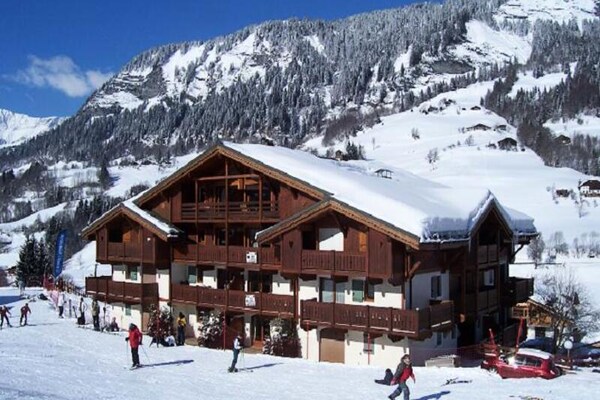 Appartement Flumet op 40m², direct aan de piste met uitzicht op Mont Charvin - thumbnail 1