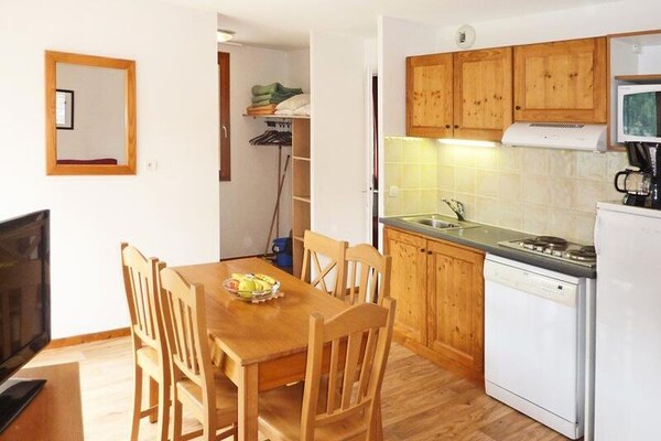 Knus appartement voor 6 met balkon en toegang tot waterpark in Les Orres - thumbnail 4