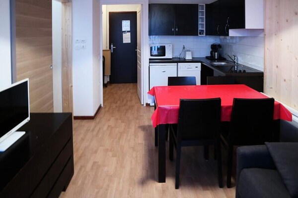 Knus appartement op de piste in Les Orres 1800 met zwembad en sauna - thumbnail 2
