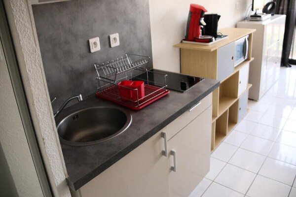 Knusse studio met zwembadzicht in Port Venus Residence, Cap d'Agde - thumbnail 5