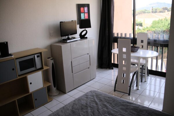 Knusse studio met zwembadzicht in Port Venus Residence, Cap d'Agde - thumbnail 6