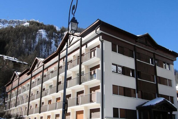 Zonnig 2-kamerappartement op 300m van de piste in Val d'Isère - thumbnail 1