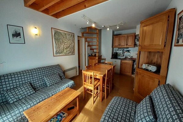 Authentiek 6-persoons appartement op 50m van de gondellift in Valfréjus - thumbnail 1