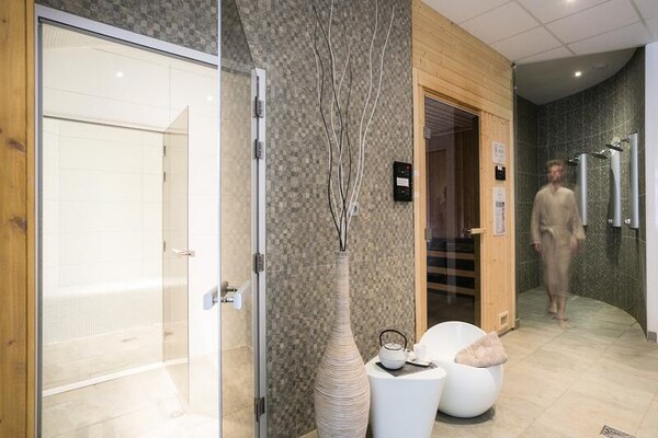 Ruim appartement voor 14 personen aan de piste in Sainte Foy met zwembad & spa - thumbnail 1