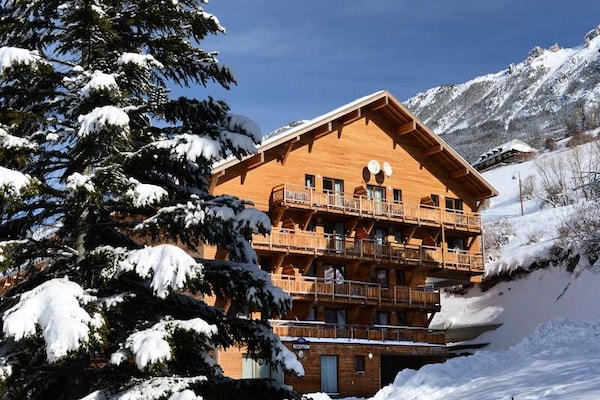 Appartement in Vars met uitzicht op de piste en zwembad - thumbnail 1