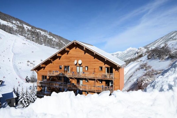 Appartement in Vars met uitzicht op de piste en zwembad - thumbnail 3