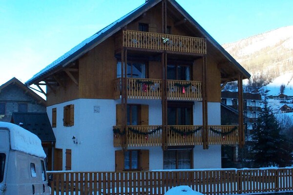 Authentiek chalet in Valloire, 250m van de lift en dichtbij het dorpshart - thumbnail 2