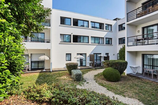 Knus appartement voor 2 bij historisch La Rochelle, met zwembad - thumbnail 1