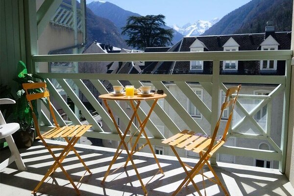 Knus appartement met panoramisch bergzicht in Luchon - thumbnail 1