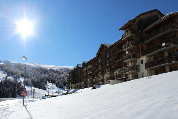 Alpien appartement in Résidence Les Chaumettes met panoramisch uitzicht op Pic de Bure - thumbnail 1