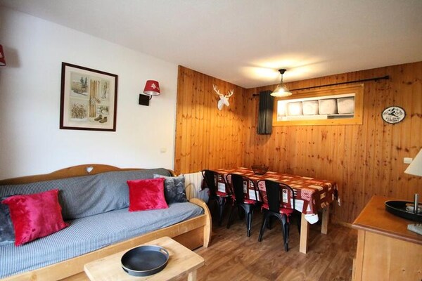 Knus appartement op de piste in Puy Saint Vincent met zwembad en sauna - thumbnail 1