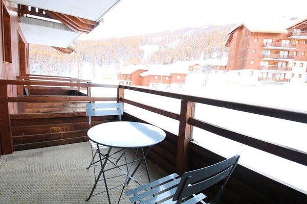 Knus appartement op de piste in Puy Saint Vincent met balkon en zwembad - thumbnail 2