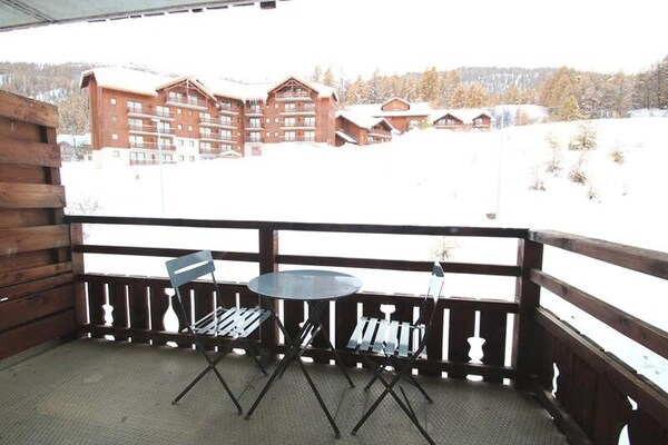 Knus appartement op de piste in Puy Saint Vincent 1800 voor 6 personen - thumbnail 1