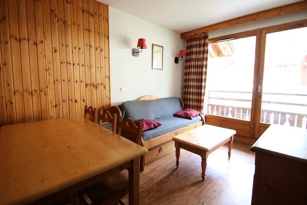 Knus appartement op de piste in Puy Saint Vincent met zwembad en sauna - thumbnail 1
