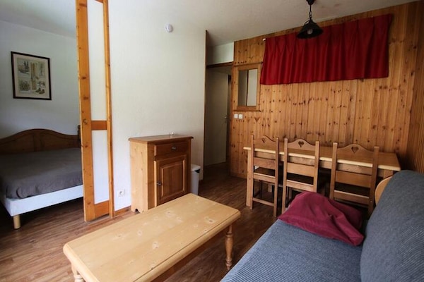 Knus appartement op de piste in Puy Saint Vincent met zwembad en sauna - thumbnail 4