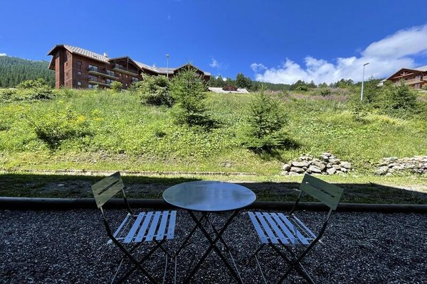 Charmant appartement in Puy Saint Vincent 1800 met terras en skilocker - thumbnail 1