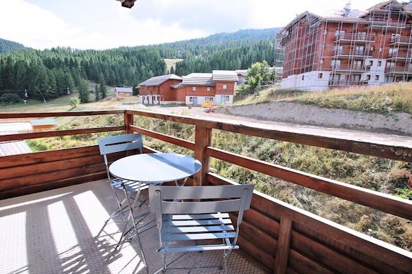 Appartement op 1800m in Puy Saint Vincent met balkon en zwembad - thumbnail 1