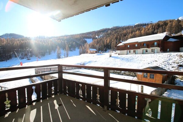Appartement op 1800m met directe piste-toegang en zwembad in Puy Saint Vincent - thumbnail 1