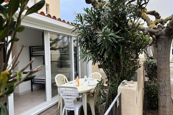 Licht appartement met airco en terras nabij de kust van Marseillan - thumbnail 1