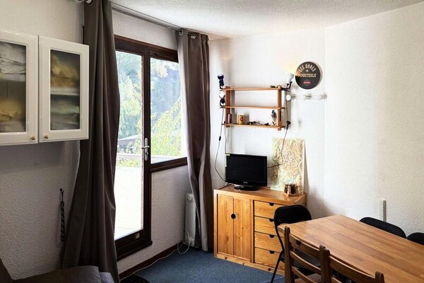 Knus studio-appartement voor 6 aan de voet van de pistes in Les Orres - thumbnail 3