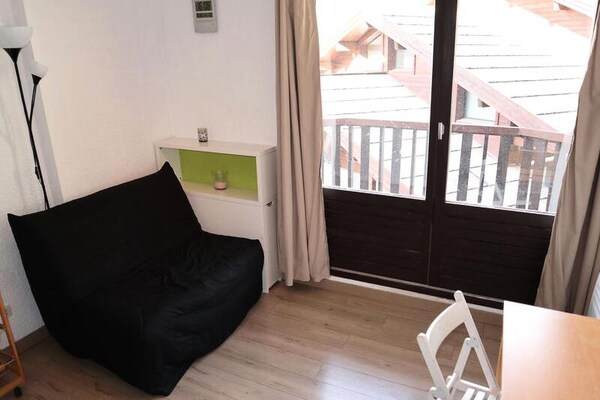 Studio met balkon op oosten in skigebied Les Orres, ski-in/ski-out - thumbnail 1