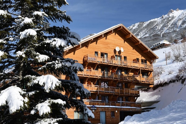 Appartement aan de piste in Vars met toegang tot zwembad en hamam - thumbnail 1