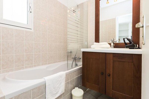 Appartement met zeezicht en zwembad bij Solenzara, 200m van strand - thumbnail 5