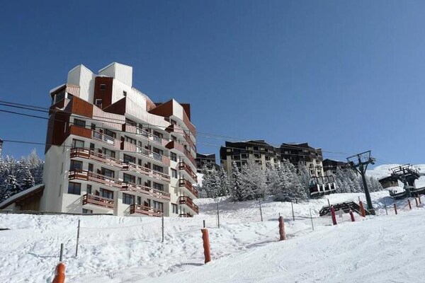 Studio Les Menuires: ski-in/ski-out met balkon en uitzicht op de Alpen - thumbnail 2