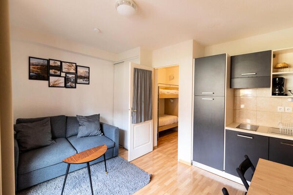 Studio-appartement op 1800m met balkon, zwembad en ski-in/ski-out in Les Orres - thumbnail 1