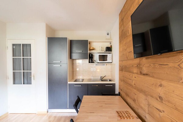Studio-appartement op 1800m met balkon, zwembad en ski-in/ski-out in Les Orres - thumbnail 4