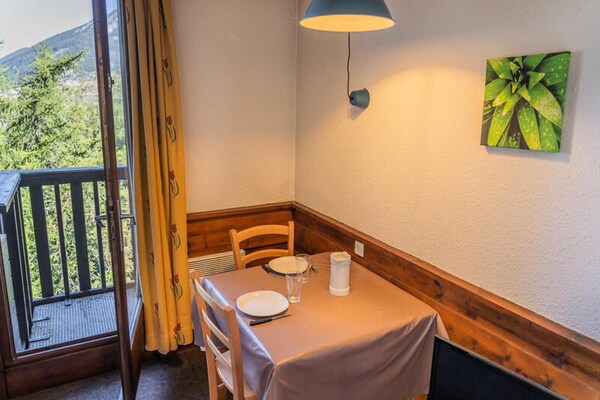 Intieme studio op de piste in Les Orres 1650 met bergzicht - thumbnail 2