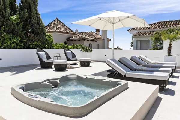 Luxe strandappartement in Marbella met privézwembad, op 5 minuten van het strand - thumbnail 4