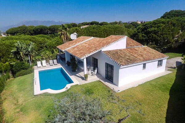 Zonovergoten appartement met privézwembad en tuin nabij Marbella - thumbnail 1