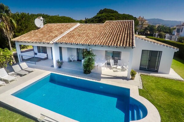 Zonovergoten appartement met privézwembad en tuin nabij Marbella - thumbnail 2